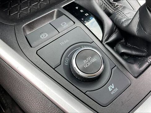Certified 2024 Toyota RAV4 LE AWD/4WD image 31