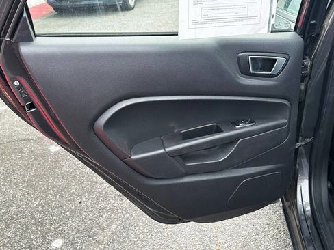 Used 2015 Ford Fiesta SE image 12