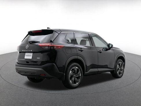 Used 2025 Nissan Rogue SV AWD/4WD image 7