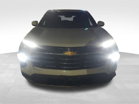 Used 2025 Chevrolet Equinox LT image 9