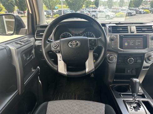 Used 2018 Toyota 4Runner SR5 AWD/4WD image 30