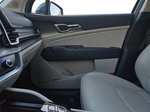 Used 2023 Kia Sportage EX image 11