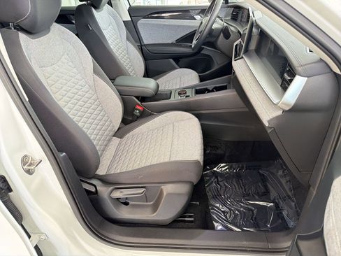 Used 2025 Volkswagen Tiguan S image 29