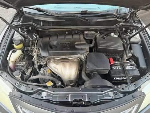 Used 2011 Toyota Camry LE image 10