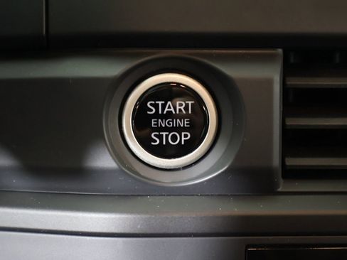 Used 2024 Nissan Pathfinder S image 37