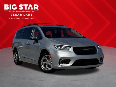 Used 2023 Chrysler Pacifica Limited image 1