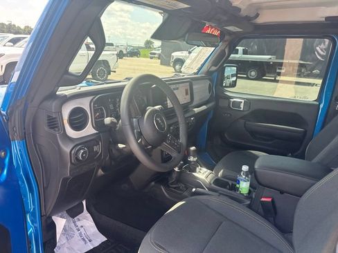 Used 2026 Jeep Wrangler Sport AWD/4WD image 13