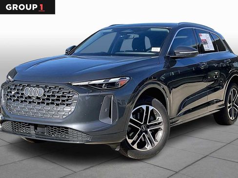 Used 2025 Audi Q5 Premium w/ Convenience Package image 1