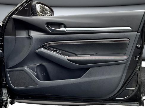 Used 2023 Nissan Altima 2.5 SR w/ SR Premium Package image 27