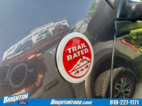 Used 2019 Jeep Cherokee Trailhawk w/ Cold Weather Group AWD/4WD image 9