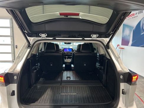 Used 2023 Toyota Highlander Limited image 17