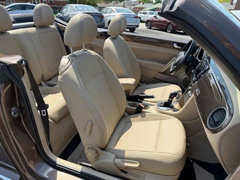 Used 2013 Volkswagen Beetle TDI FWD image 16