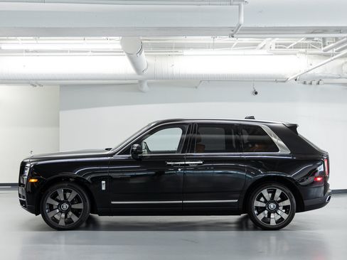 Certified 2024 Rolls-Royce Cullinan AWD/4WD image 5