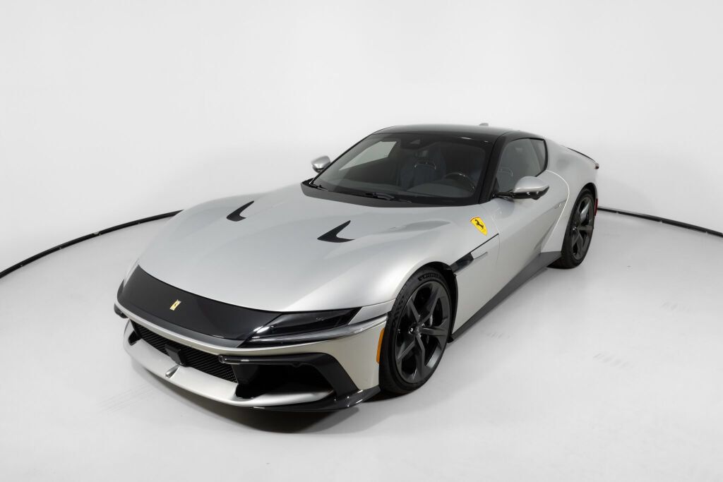 Used 2025 Ferrari 12Cilindri RWD image 21