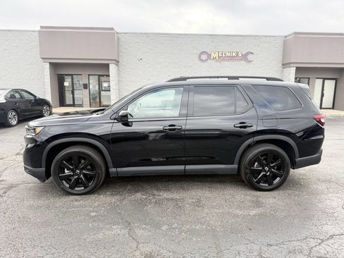 Used 2025 Honda Pilot Black Edition image 9