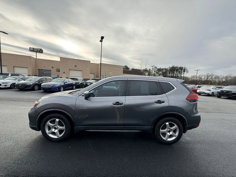 Used 2018 Nissan Rogue S image 5