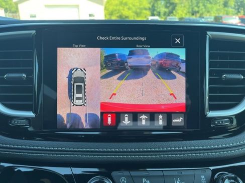 New 2026 Chrysler Pacifica Select image 13