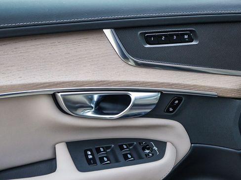 Used 2025 Volvo XC90 B6 Core w/ Climate Package image 31