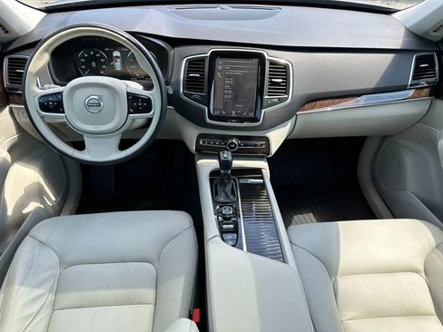 Used 2019 Volvo XC90 T6 Momentum w/ Protection Package AWD/4WD image 11