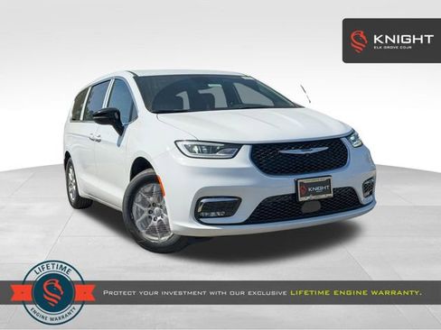New 2026 Chrysler Pacifica Select image 1