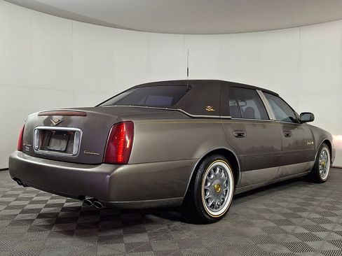 Used 2002 Cadillac De Ville w/ Comfort/Convenience Pkg image 8
