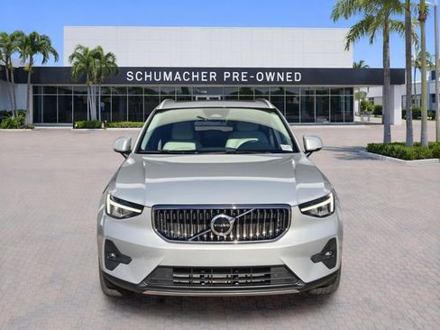 Used 2023 Volvo XC40 B5 Plus w/ Driver Assist Package AWD/4WD image 2