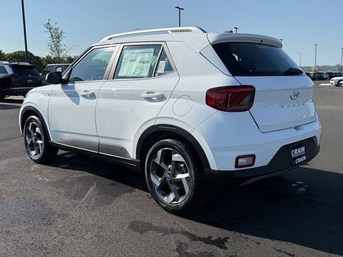 Certified 2025 Hyundai Venue SEL FWD image 8