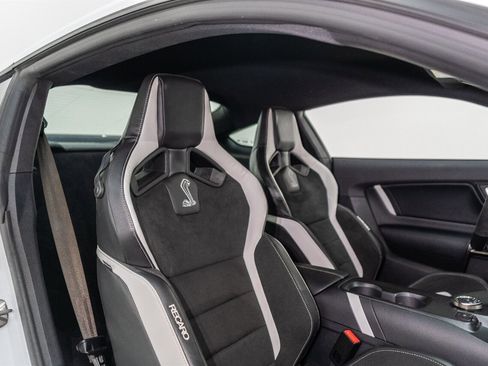 Used 2022 Ford Mustang Shelby GT500 w/ Carbon Fiber Track Pack image 48