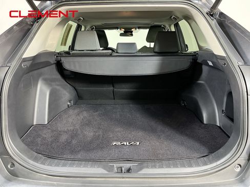 Used 2019 Toyota RAV4 XLE w/ Convenience Package FWD image 10