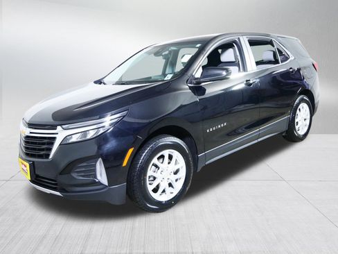 Used 2023 Chevrolet Equinox LT image 3