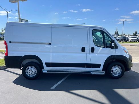 Used 2025 RAM ProMaster 2500 w/ U-Haul Equipment Group FWD image 14