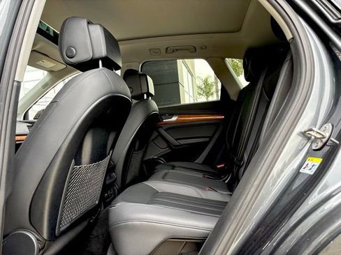 Used 2022 Audi Q5 2.0T Premium Plus w/ Premium Plus Package AWD/4WD image 33