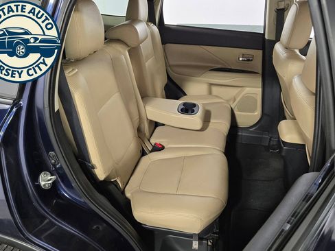 Used 2016 Mitsubishi Outlander SEL AWD/4WD image 37