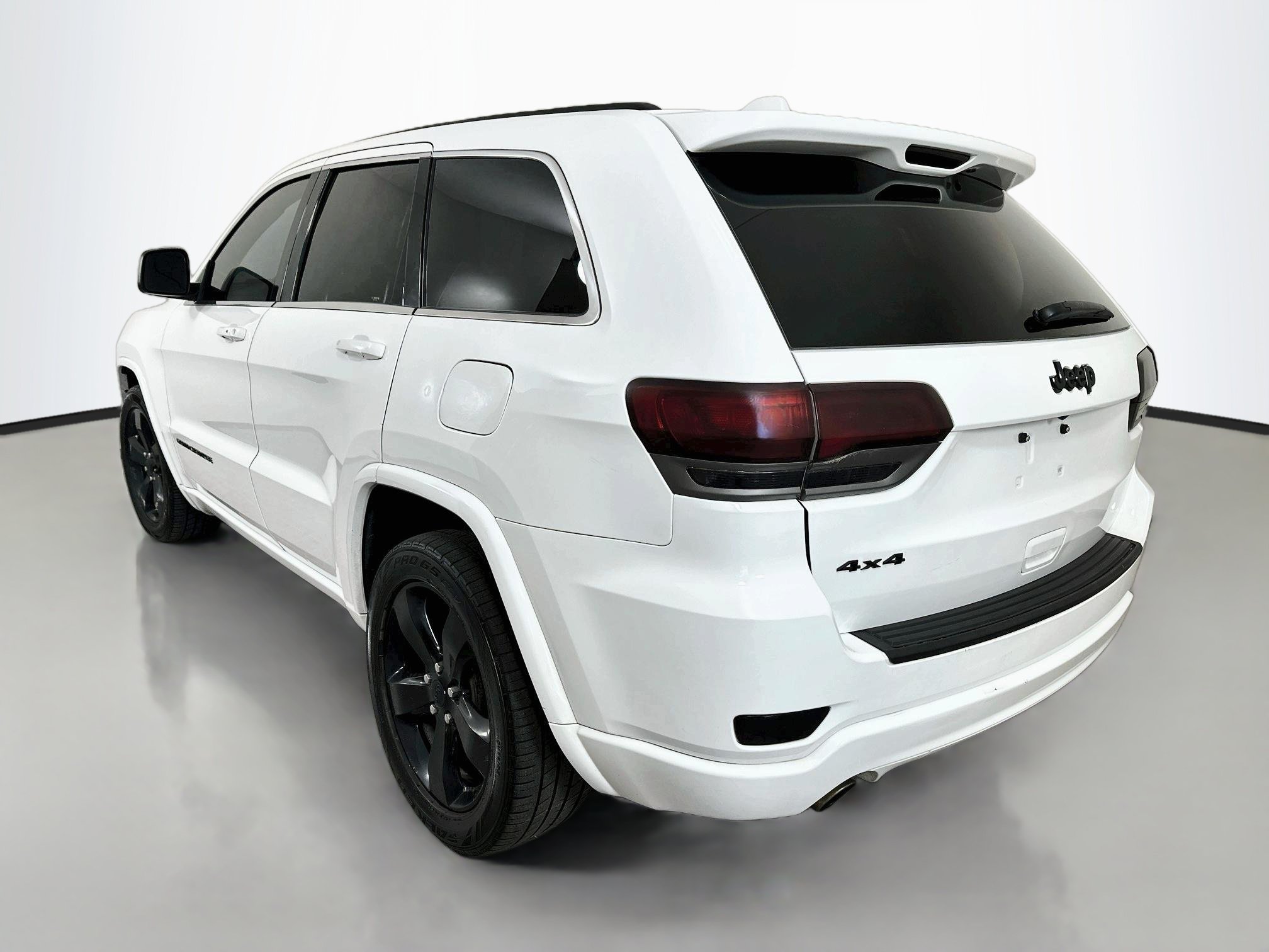 Used 2014 Jeep Grand Cherokee Altitude AWD/4WD image 5