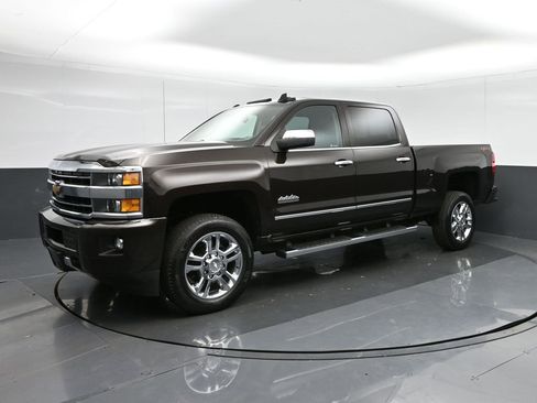 Used 2019 Chevrolet Silverado 2500 High Country image 3