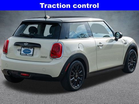 Used 2019 MINI Cooper 2-Door Hardtop image 8
