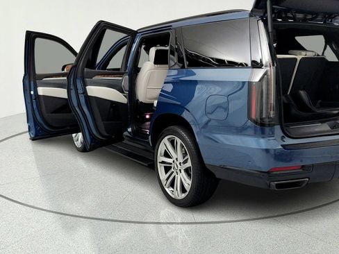 Certified 2026 Cadillac Escalade Platinum Sport w/ LPO, Floor Liner Package AWD/4WD image 11