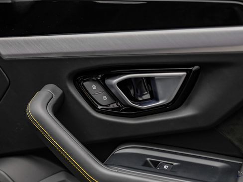 Used 2022 Lamborghini Urus AWD/4WD image 91