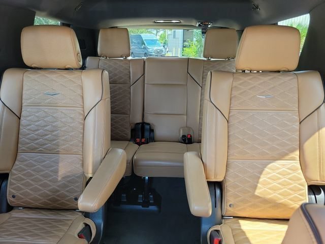 Used 2021 Cadillac Escalade Premium Luxury AWD/4WD image 15