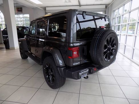 Certified 2025 Jeep Wrangler Unlimited Sahara AWD/4WD image 5