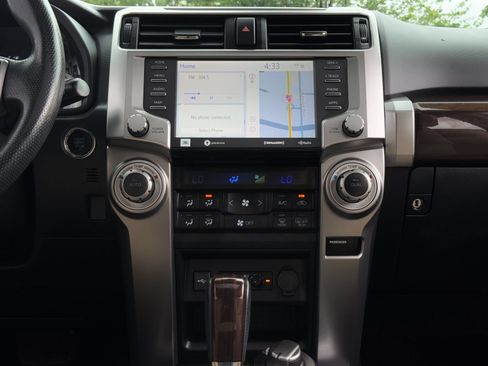 Used 2020 Toyota 4Runner Limited AWD/4WD image 18