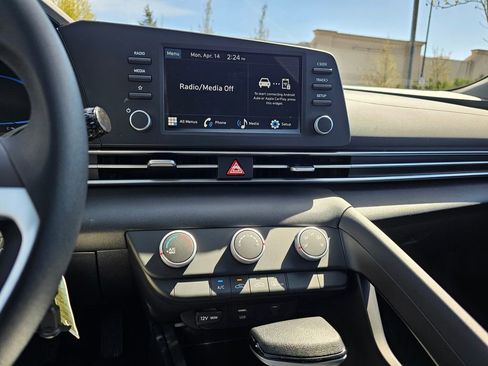 Used 2025 Hyundai Elantra SE FWD image 22
