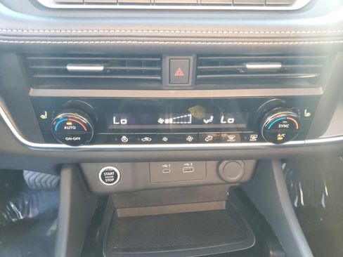 Used 2023 Nissan Rogue SV w/ SV Premium B Package image 30