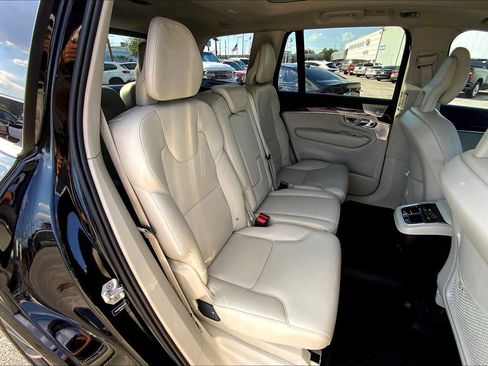 Used 2017 Volvo XC90 T6 Momentum w/ Vision Package image 19