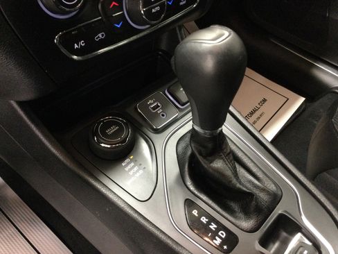 Used 2020 Jeep Cherokee High Altitude image 12