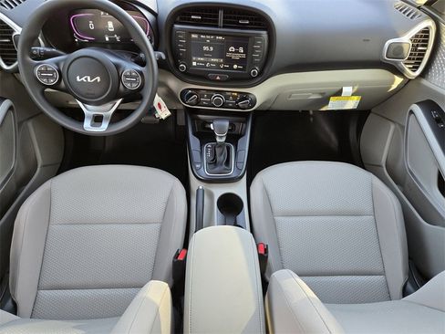 New 2025 Kia Soul LX w/ LX Technology Package image 18