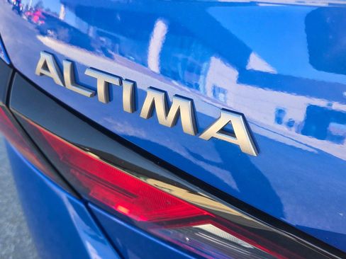 Used 2025 Nissan Altima 2.5 SV image 11