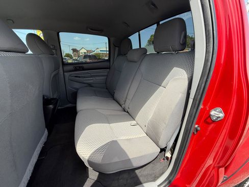 Used 2015 Toyota Tacoma PreRunner w/ SR5 Package RWD image 13