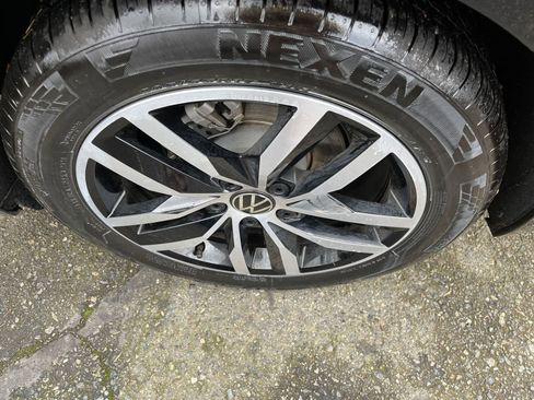 Used 2025 Volkswagen Jetta SE image 31