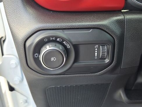 Used 2023 Jeep Wrangler Unlimited Rubicon w/ Cold Weather Group AWD/4WD image 28